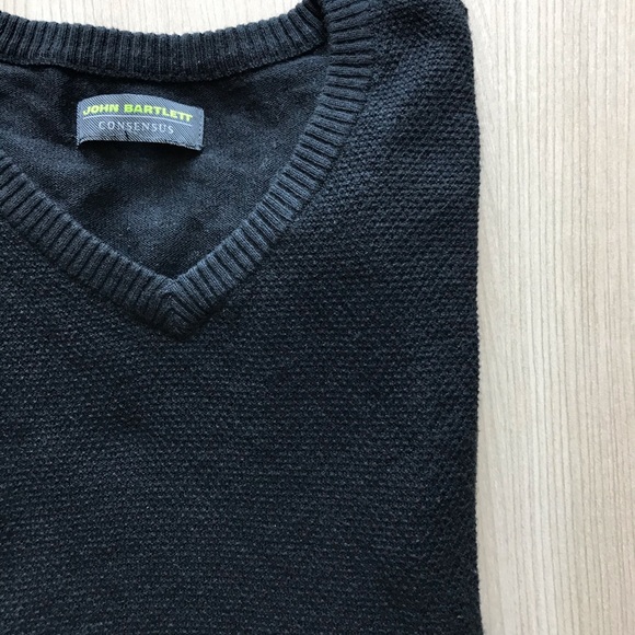 V Neck Detailed Black Pullover Sweater - Picture 2 of 4